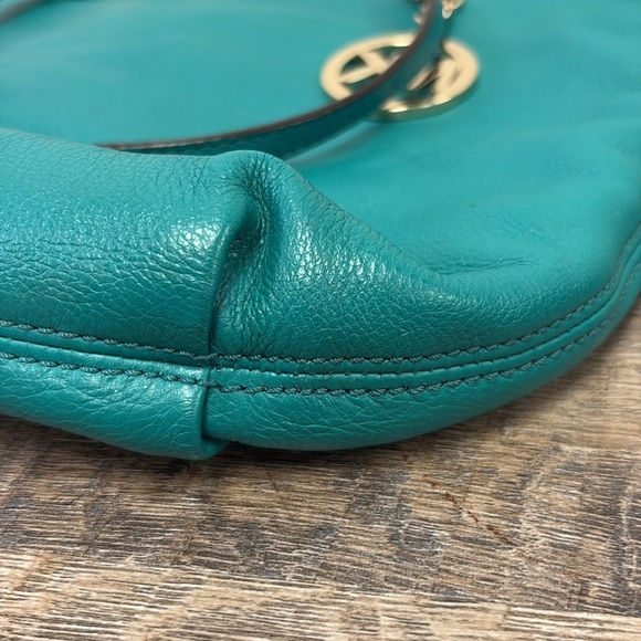 Michael Kors Jet Set Turquoise Pebbled Leather/Gold-Tone Hardware Shoulder Bag - Picture 9 of 12